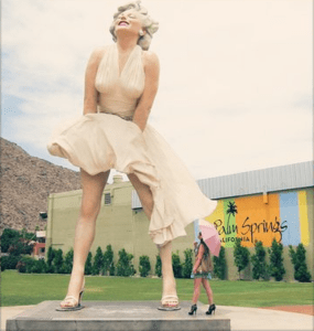 MARILYN MONROE SRATUE LARGER